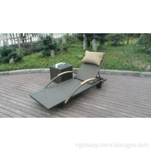 Modern Rattan Sun Lounger , Folding Lounger With Side Tea T